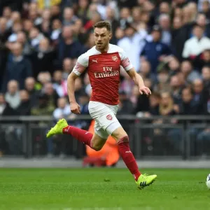 Aaron Ramsey in Action: Premier League Showdown - Tottenham vs. Arsenal (2018-19)