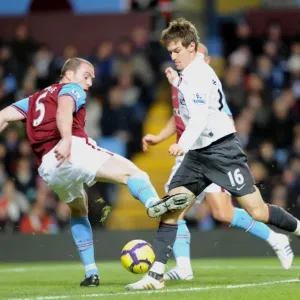 Aaron Ramsey (Arsenal) Richard Dunne (Villa). Aston Villa 0: 0 Arsenal. Barclays Premier League