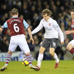 Aaron Ramsey (Arsenal) Steven Caldwell (Burnley). Burnley 1: 1 Arsenal, Barclays Premier League