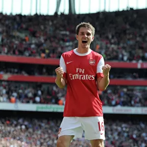 Aaron Ramsey celebrates scoring Arsenals goal. Arsenal 1: 0 Manchester United