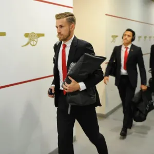 Aaron Ramsey Prepares for Arsenal vs. Sunderland (2014-15) Aaron Ramsey Prepares for Arsenal vs. Sunderland (2014-15)