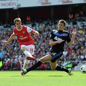 Aaron Ramsey scores Arsenals goal past Michael Carrick (Man Utd). Arsenal 1