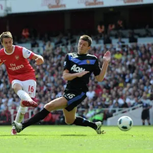 Aaron Ramsey scores Arsenals goal past Michael Carrick (Man Utd). Arsenal 1