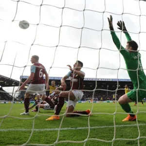 Aaron Ramsey Scores the Thrilling Winner Against Burnley in the Premier League, 2015 Aaron Ramsey Scores the Thrilling Winner Against Burnley in the Premier League, 2015
