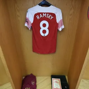 Aaron Ramsey's Arsenal Jersey Before Arsenal vs Manchester United, Premier League 2018-19