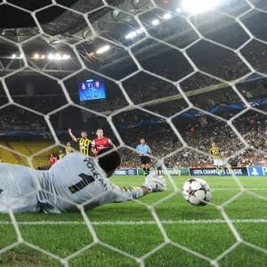 Aaron Ramsey's Game-Changing Goal: Arsenal's Victory Over Fenerbahce in the UEFA Champions League Play-offs (2013)