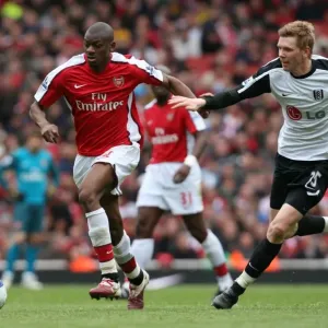Abou Diaby (Arsenal) David Elm (Fulham). Arsenal 4: 0 Fulham. Barclays Premier League Abou Diaby (Arsenal) David Elm (Fulham). Arsenal 4: 0 Fulham. Barclays Premier League