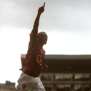 Abou Diaby celebrates scoring Arsenals 5th goal. Arsenal 5: 0 Aston Villa Abou Diaby celebrates scoring Arsenals 5th goal. Arsenal 5: 0 Aston Villa