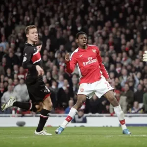 Abou Diaby scores Arsenals 4th goal past Sergio Romero (AZ)