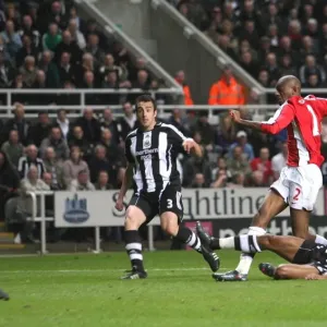 Abou Diaby's Stunning Goal vs. Newcastle United (21/3/2009)