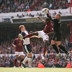 Adebayor vs. Robinson: The Intense Rivalry - Arsenal vs. Tottenham, 1:1 Stalemate, FA Premiership, Highbury, London, 2006