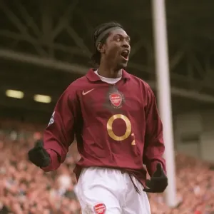 Adebayor's Brilliant Goal: Arsenal Crushes Fulham 4-0 in FA Premiership Adebayor's Brilliant Goal: Arsenal Crushes Fulham 4-0 in FA Premiership