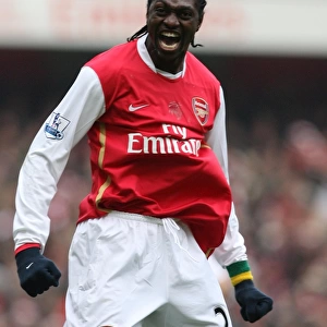 Adebayor's Iconic Goal: Arsenal's Victory Over Tottenham (2007)