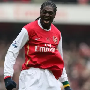 Adebayor's Iconic Goal: Arsenal's Victory Over Tottenham (2007)
