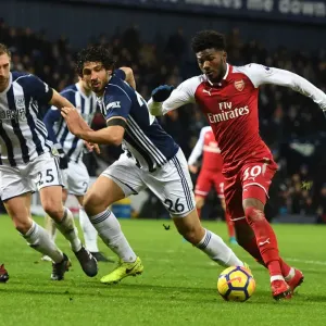 Ainsley Maitland-Niles vs Craig Dawson and Ahmed Hegazi: Intense Battle at The Hawthorns (West Bromwich Albion vs Arsenal, 2017-18)