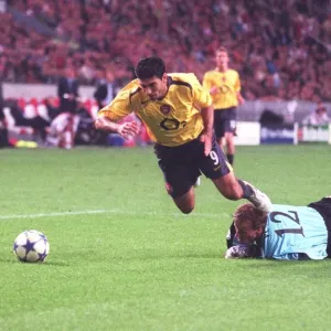 Ajax goalkeeper Hans Vonk trips Jose Reyes for the Arsenal penalty Ajax goalkeeper Hans Vonk trips Jose Reyes for the Arsenal penalty