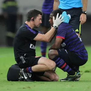 Alastiar Thrush the Physio treats Anthony Jeffrey (Arsenal). Olympiacos U19 2: 0 Arsenal U19 Alastiar Thrush the Physio treats Anthony Jeffrey (Arsenal). Olympiacos U19 2: 0 Arsenal U19