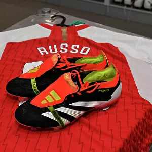Alessia Russo Unveils New Adidas Boots Ahead of Arsenal Women's Match against Everton (2023-24)