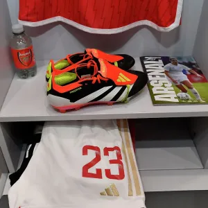 Alessia Russo Unveils New Adidas Boots in Arsenal Women's Changing Room Ahead of Arsenal vs Everton (Barclays Women's Super League, 2023-24)