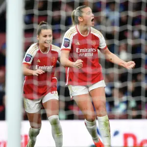 Alessia Russo's Dramatic Hat-Trick: Arsenal Women Defeat Chelsea Women at Emirates Stadium