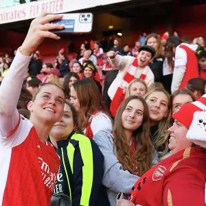 Alessia Russo's Triumph: Arsenal Fans Celebrate Victory over Aston Villa