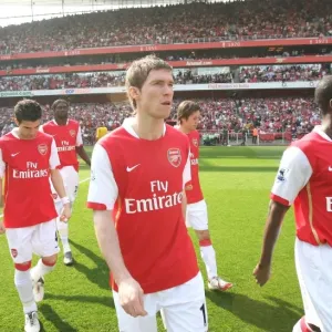 Alex Hleb in Action: Arsenal's 2-1 Victory over Bolton Wanderers, FA Premiership, Emirates Stadium, London, April 14, 2007 Alex Hleb in Action: Arsenal's 2-1 Victory over Bolton Wanderers, FA Premiership, Emirates Stadium, London, April 14, 2007