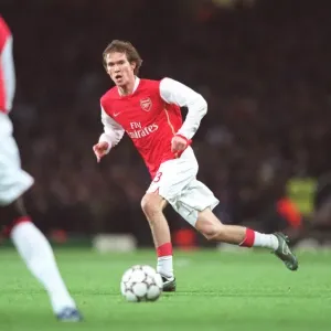 Alex Hleb in Action: Arsenal's 3:1 Victory over Hamburg in the Champions League at Emirates Stadium, 2006