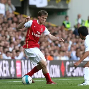 Alex Hleb (Arsenal) et Lee Young-Pyo (Spurs) Alex Hleb (Arsenal) et Lee Young-Pyo (Spurs)