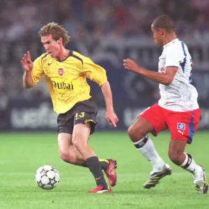 Alex Hleb (Arsenal) Nigel De Jong (Hamburg)