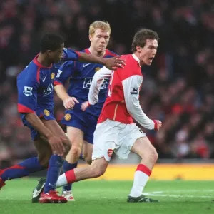 Alex Hleb (Arsenal) Paul Scholes and Patrice Evra (Man Utd) Alex Hleb (Arsenal) Paul Scholes and Patrice Evra (Man Utd)