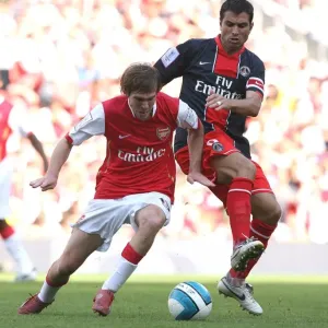 Alex Hleb (Arsenal) et Pauleta (PSG) Alex Hleb (Arsenal) et Pauleta (PSG)