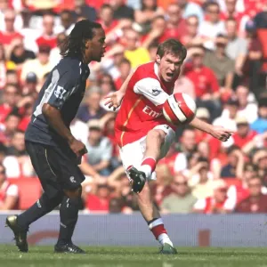 Alex Hleb (Arsenal) Ricardo Gardner (Bolton) Alex Hleb (Arsenal) Ricardo Gardner (Bolton)