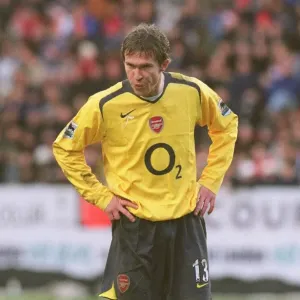 Alex Hleb (Arsenal) spits. Charlton Athletic 0: 1 Arsenal. FA Premiership Alex Hleb (Arsenal) spits. Charlton Athletic 0: 1 Arsenal. FA Premiership