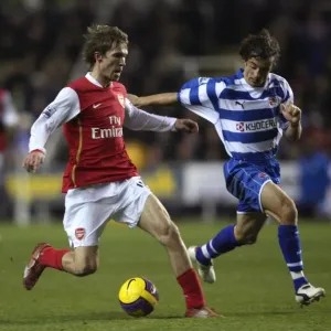 Alex Hleb (Arsenal) Stephen Hunt (Reading) Alex Hleb (Arsenal) Stephen Hunt (Reading)