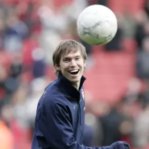Alex Hleb (Arsenal) warms up before the match
