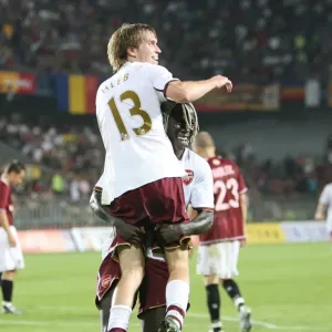 Alex Hleb celebrates scoring the 2nd Arsenal goal with Bacary Sagna Alex Hleb celebrates scoring the 2nd Arsenal goal with Bacary Sagna