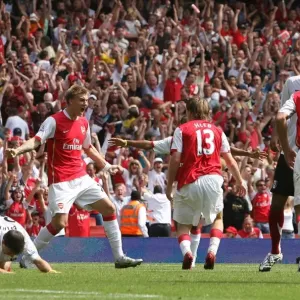 Alex Hleb celebrates scoring the 2nd Arsenal goal with Nicklas Bendtner Alex Hleb celebrates scoring the 2nd Arsenal goal with Nicklas Bendtner