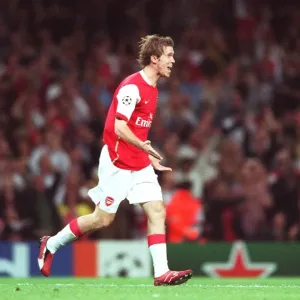 Alex Hleb celebrates scoring Arsenals 2nd goal