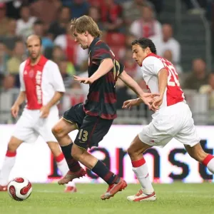 Alex Hleb (Arsenal), George Ogararu (Ajax) Alex Hleb (Arsenal), George Ogararu (Ajax)