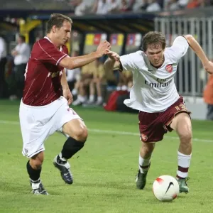 Alex Hleb Shines as Arsenal Takes 2-0 Lead Over Sparta Prague in Champions League Qualifier Alex Hleb Shines as Arsenal Takes 2-0 Lead Over Sparta Prague in Champions League Qualifier