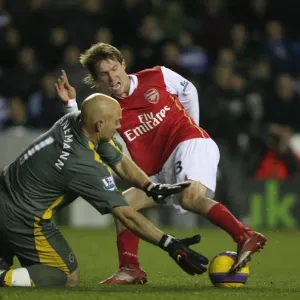 Alex Hleb turns past Reading goalkeeper Marcus Hahnemann to score the 3rd Arsenal goal Alex Hleb turns past Reading goalkeeper Marcus Hahnemann to score the 3rd Arsenal goal