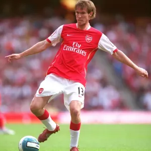 Alex Hleb's Stunner: Arsenal's 2-1 Win Over Paris Saint-Germain in Emirates Cup Opener Alex Hleb's Stunner: Arsenal's 2-1 Win Over Paris Saint-Germain in Emirates Cup Opener