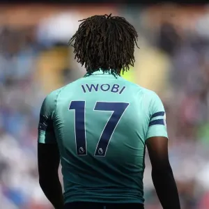 Alex Iwobi in Action: Arsenal vs. Burnley (2018-19 Premier League)
