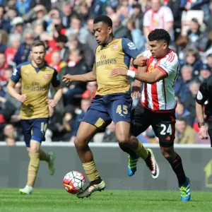 Alex Iwobi Outmaneuvers Deandre Yedlin: Arsenal's Thrilling Moment at Sunderland's Stadium of Light (Premier League 2015-16)