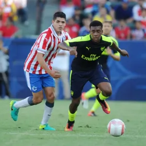 Alex Iwobi Outsmarts Orbelin Pineda: Arsenal Star's Agile Move in Pre-Season Clash Against Chivas