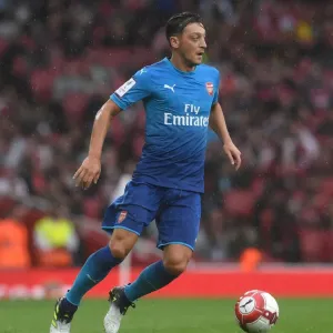 Alex Oxlade-Chamberlain in Action for Arsenal against SL Benfica - Emirates Cup 2017-18