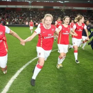 Alex Scott and Gemma Davison (Arsenal) celebrate after the match Alex Scott and Gemma Davison (Arsenal) celebrate after the match