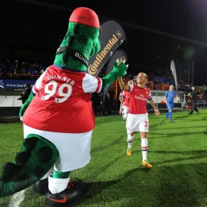Alex Scott's Thrilling High-Five Moment with Arsenal Mascot Gunner Before Arsenal Ladies FA WSL Continental Cup Final Alex Scott's Thrilling High-Five Moment with Arsenal Mascot Gunner Before Arsenal Ladies FA WSL Continental Cup Final