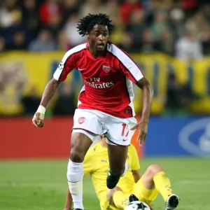 Alex Song in Action: Arsenal vs. Villarreal - UEFA Champions League Quarterfinal (7/4/09)