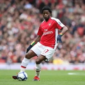 Alex Song in Action: Arsenal's 3:1 Victory Over Birmingham City, Barclays Premier League, Emirates Stadium, 17/10/09
